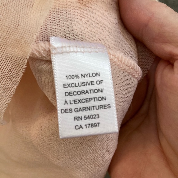 BANANA REP - coquettish lace v-neck top, spandex - Picture 5 of 6